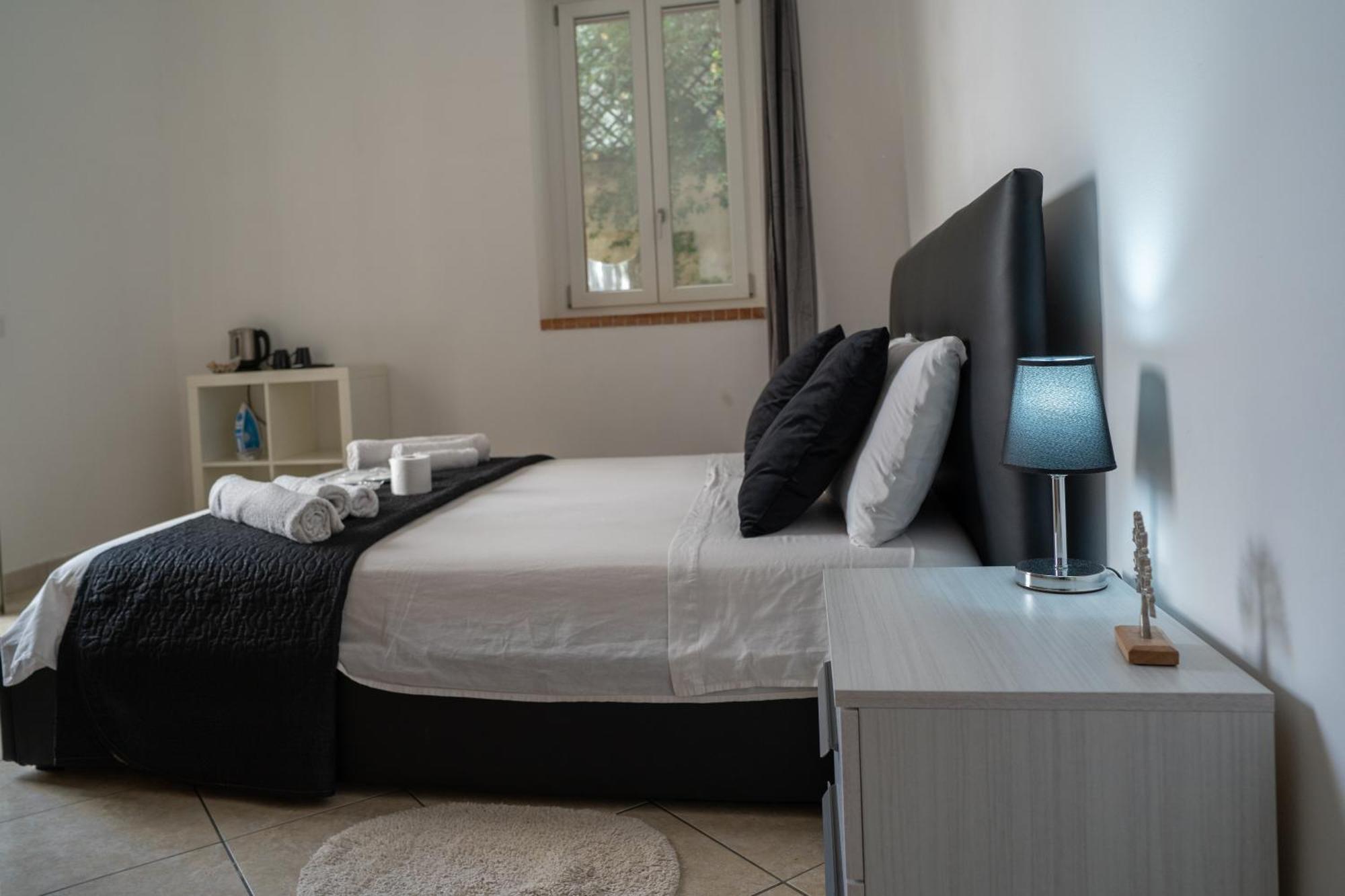 Bed and Breakfast Whitehouse Lecce Esterno foto