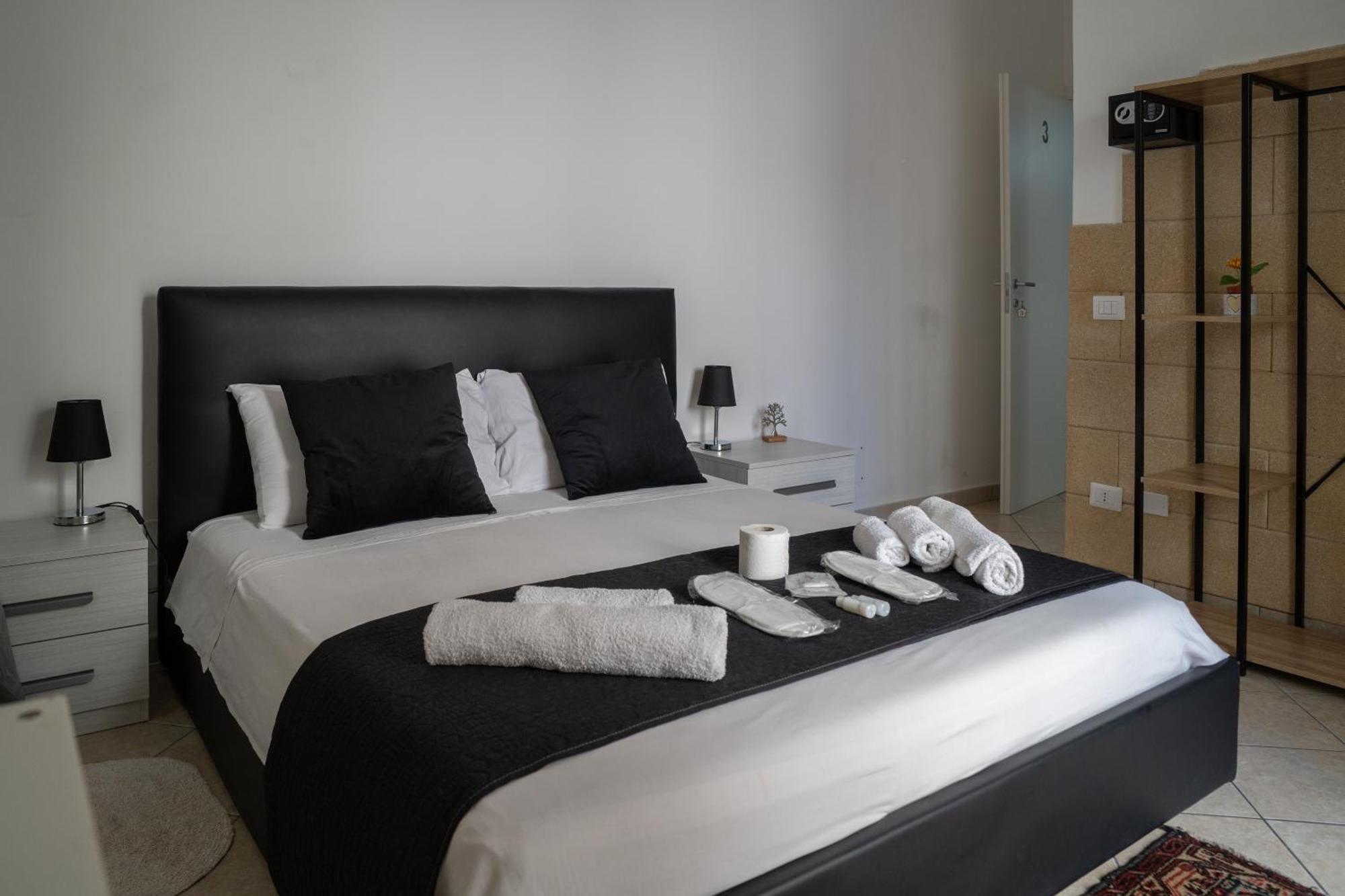 Bed and Breakfast Whitehouse Lecce Esterno foto